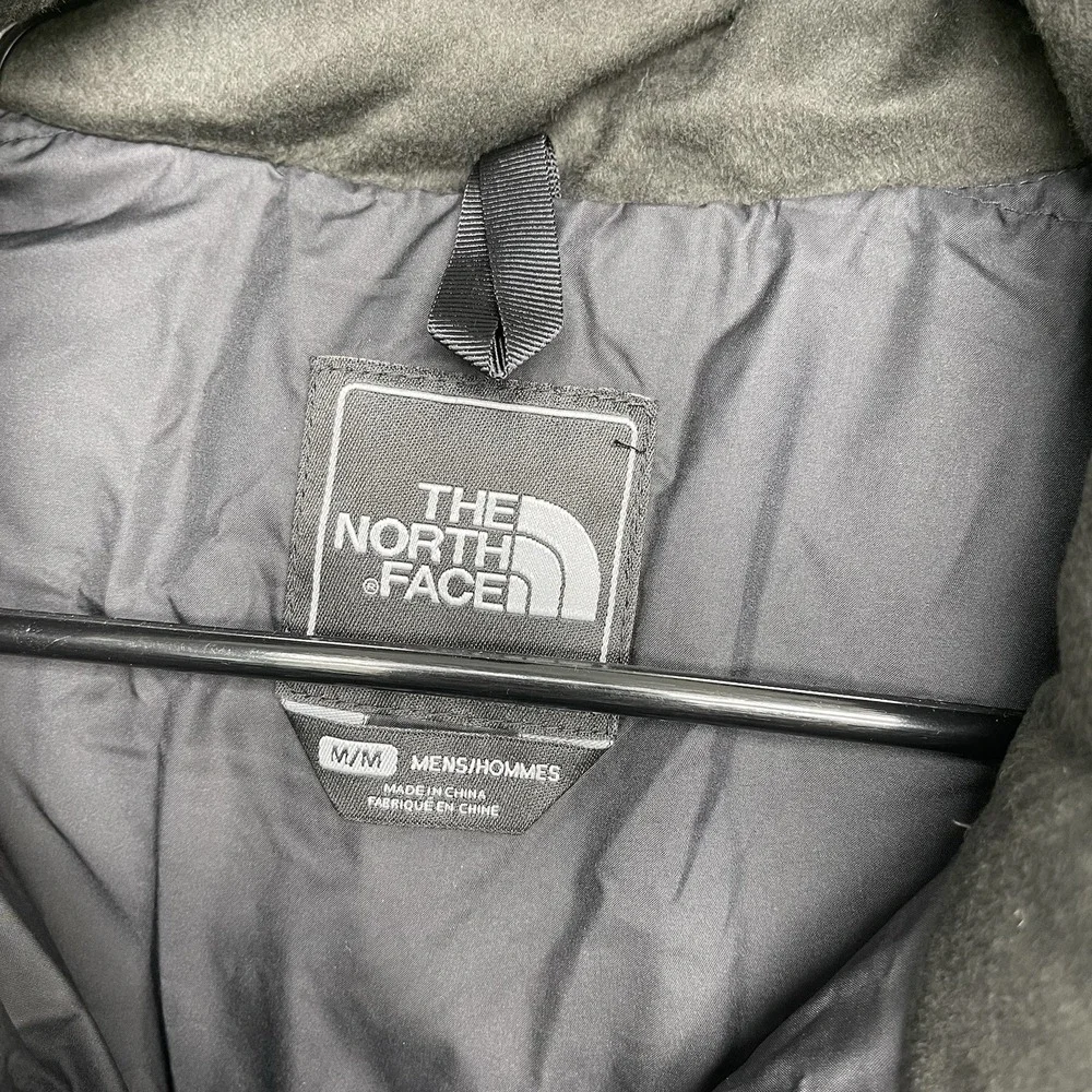 North Face Aconcagua 3 Vest Mens Medium Insulated Puffer Filled Black Zip NWT